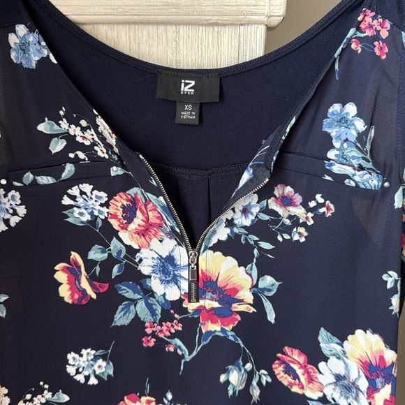 IZ Byer Sleeveless Floral Blouse - Picture 8 of 9
